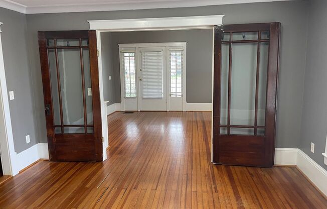 Sylvan Park bungalow, 4508a Park Ave.  2br, 1.5bath, Pets ok