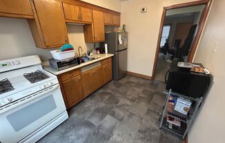 1 bed, 1 bath, $925, Unit B