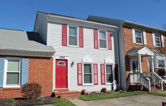 Updated Townhome in Kempsville Lake! Pet friendly - Fenced Backyard - Community Pool!