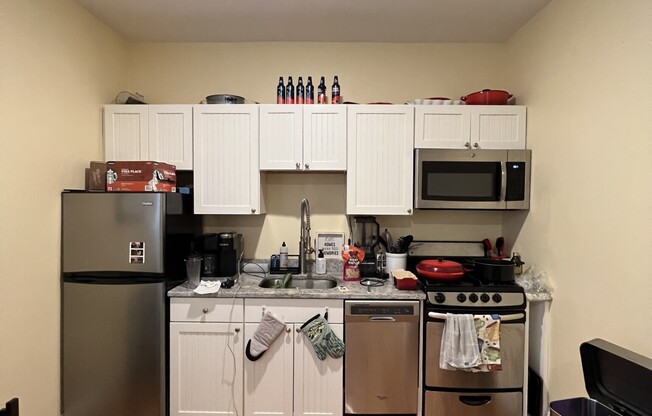 1 bed, 1 bath, $2,800, Unit 1R