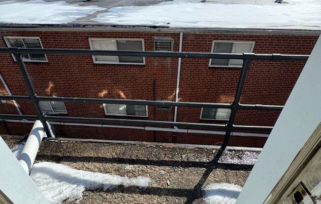 1 bed, 1 bath, 500 sqft, $950, Unit B-32