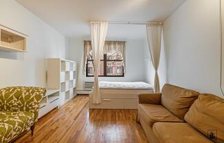 229 E 29 ST