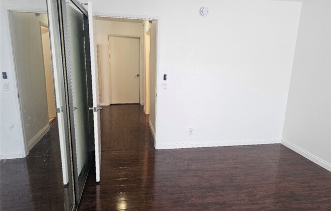 404 W 4th St