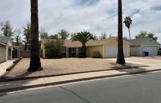 Chandler single family home with Pool!