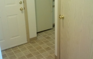 2 beds, 1 bath, 800 sqft, $1,515, Unit 1951-117