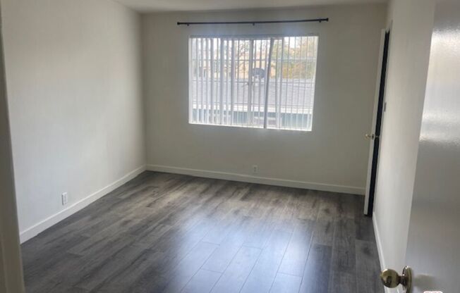 1845 1/2 S S BEVERLY GLN BLVD