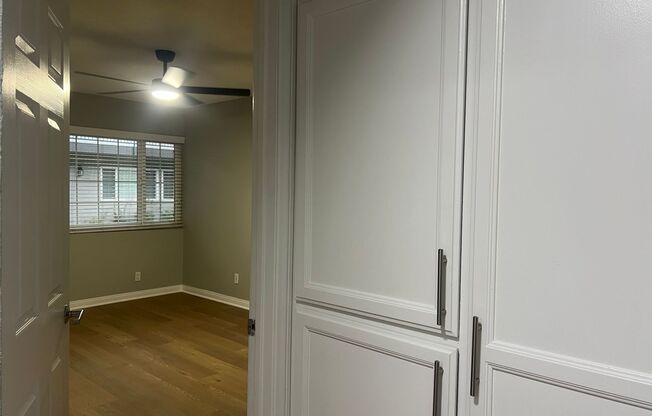 2 beds, 1 bath, 850 sqft, $2,575, Unit 801E