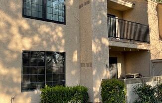 2 Bedroom 2 bathroom Upstairs Condo!