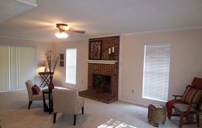 2 Story Home on Cul De Sac Lot!!