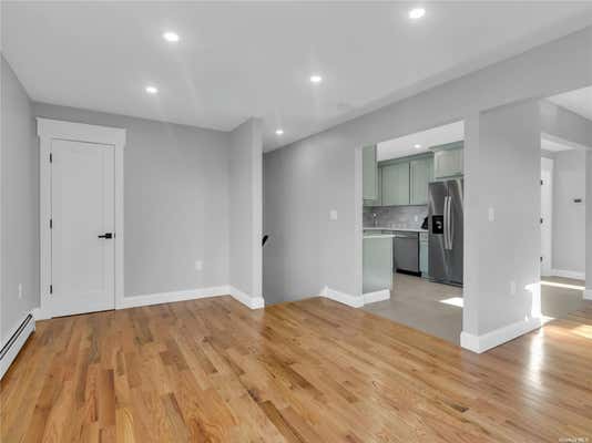 3 beds, 1 bath, 1,300 sqft, $3,200