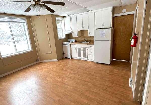 611 W 12 ST