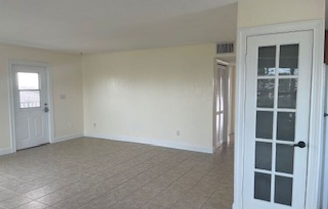 2 beds, 1 bath, $3,000