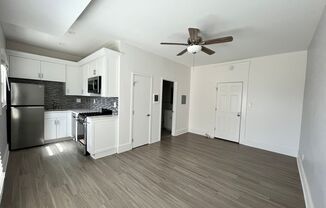 Studio, 1 bath, 425 sqft, $1,995, Unit 14