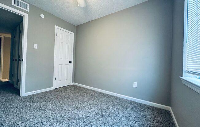 3 beds, 1.5 baths, 1,002 sqft, $1,395, Unit H-151