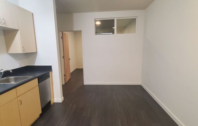 1 bed, 1 bath, 574 sqft, $1,875, Unit 105