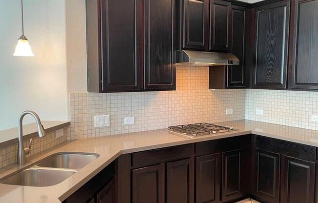 Fabulous 4-bedroom duplex in the heart of Lakeway!