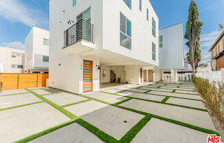 1236 N Beachwood Dr