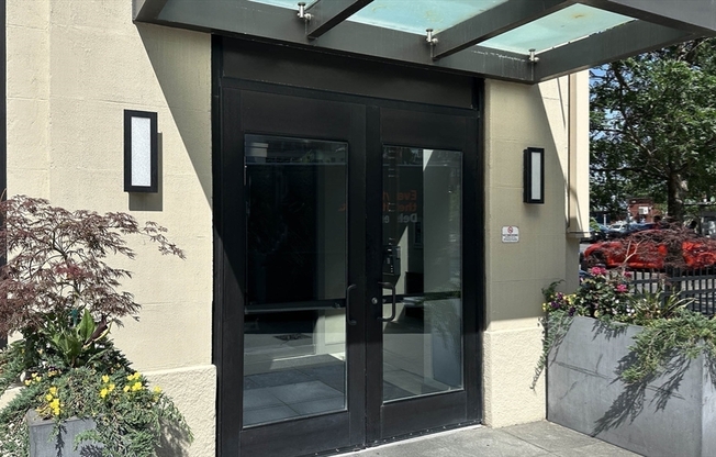 1 bed, 1.5 baths, 914 sqft, $4,200, Unit 802