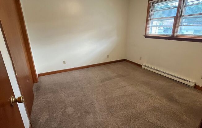 2 beds, 1 bath, 903 sqft, $1,140, Unit M-3