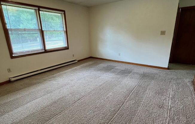 2 beds, 1 bath, 903 sqft, $1,090, Unit O-2