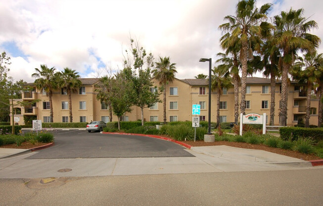 2 beds, 2 baths, 800 sqft, $2,677, Unit 10-104