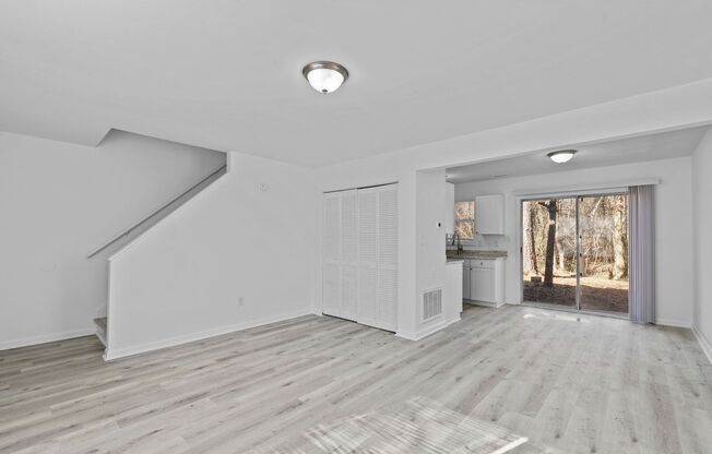 608 HILLTOP DR