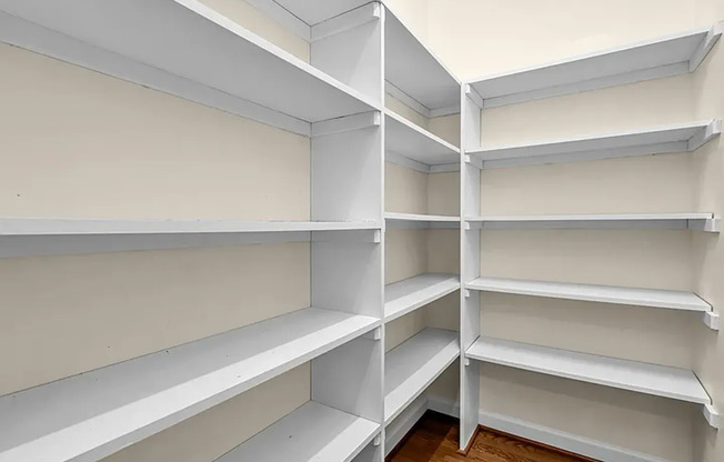 Large 3 Bedroom 2.5 Bath Townhouse in Riverside Subdivision of Raleigh!