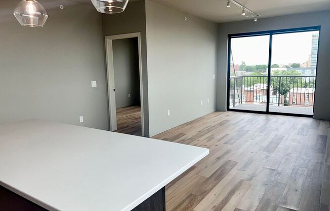 2 beds, 2 baths, 1,040 sqft, $1,795, Unit HW-436