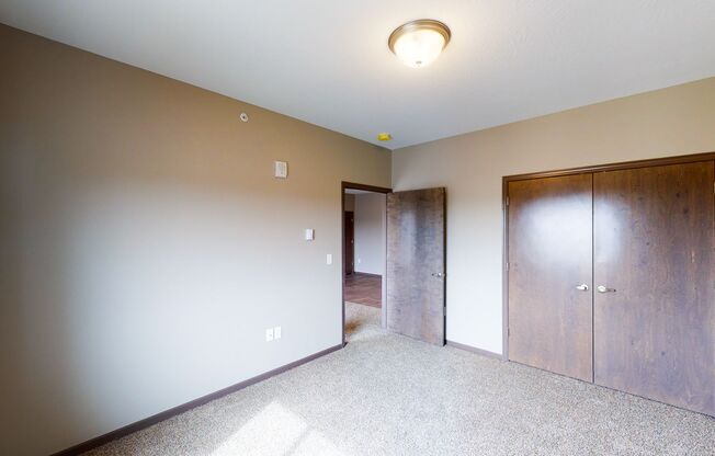 3 beds, 1 bath, 1,003 sqft, $1,255, Unit 321-2210