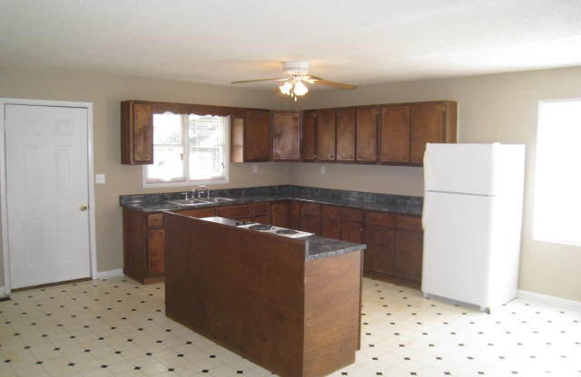 3 beds, 2 baths, $1,195