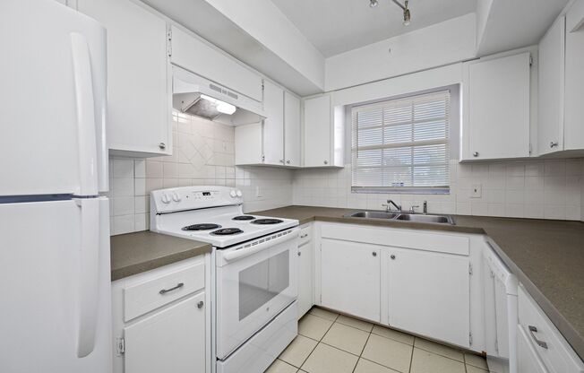 2 beds, 1.5 baths, 1,000 sqft, $1,345, Unit 50-07