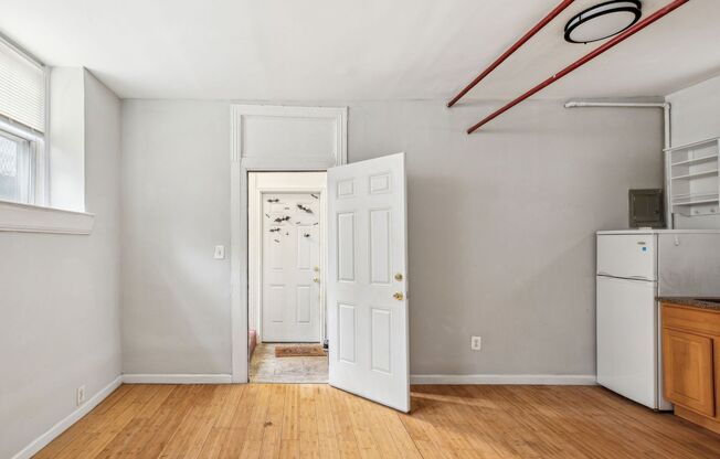 Studio, 1 bath, 300 sqft, $990, Unit 3412 Spring Partners LP-LLFE