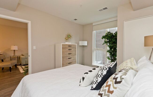 2 beds, 2 baths, 869 sqft, $4,150, Unit 1552-601