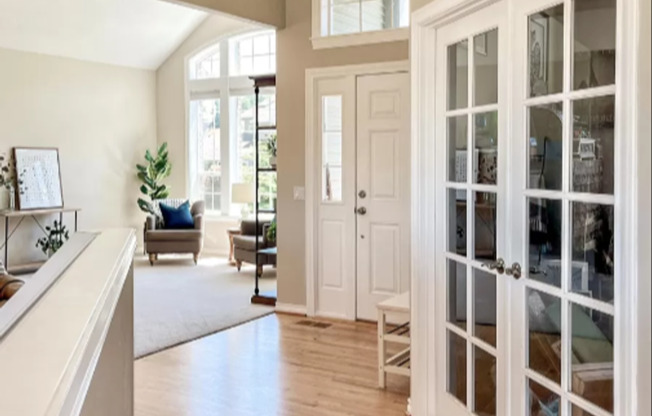 Wonderful 4 bed, 3 bath house with Eco friendly Solar Panels - Get Half Off Your First Month's Rent!