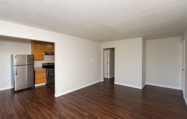 2 beds, 1 bath, 800 sqft, $1,595, Unit Unit 6