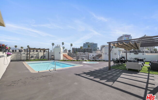 2 beds, 2 baths, 942 sqft, $559,900, Unit 135
