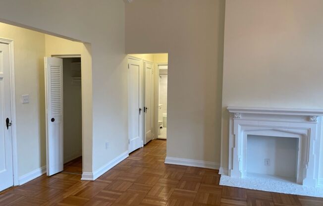 1 bed, 1 bath, 768 sqft, $2,450, Unit Royal York 1106