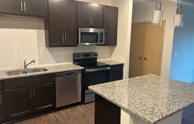 1 bed, 1 bath, 789 sqft, $2,000, Unit 205