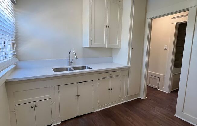 1 bed, 1 bath, $1,999