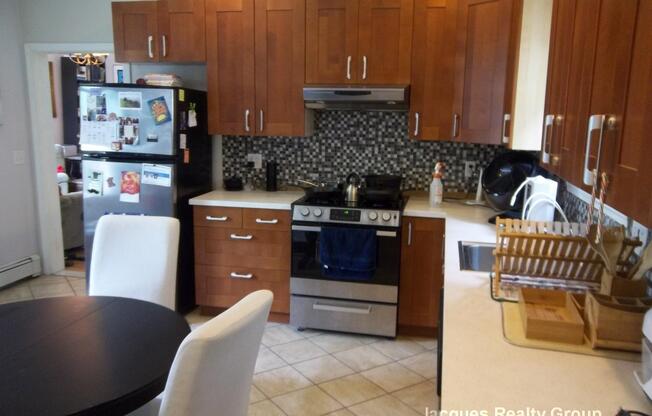 88 Pearl St # 2