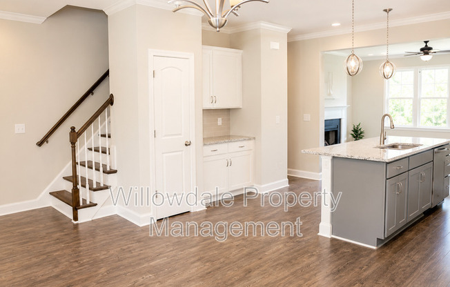 904 LAUREL GATE DR
