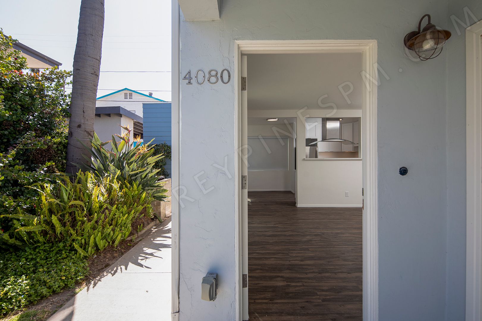 Perfectly Located 2BR in Crown Point Area with Parking!