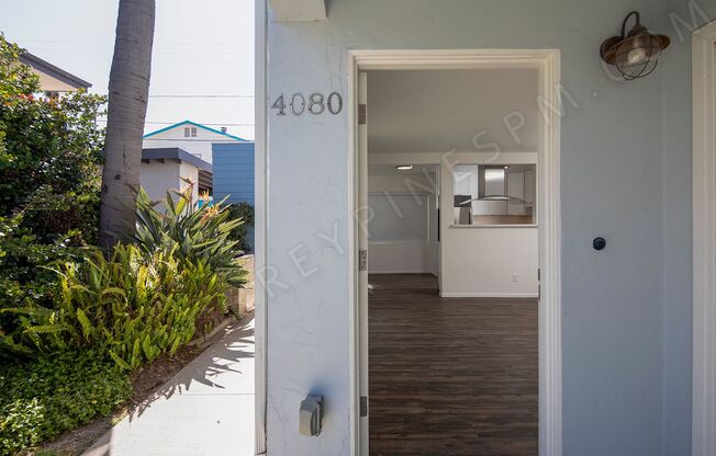 Perfectly Located 2BR in Crown Point Area with Parking!