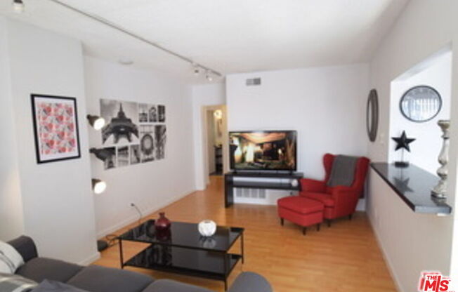 2 beds, 2 baths, $4,200, Unit PH