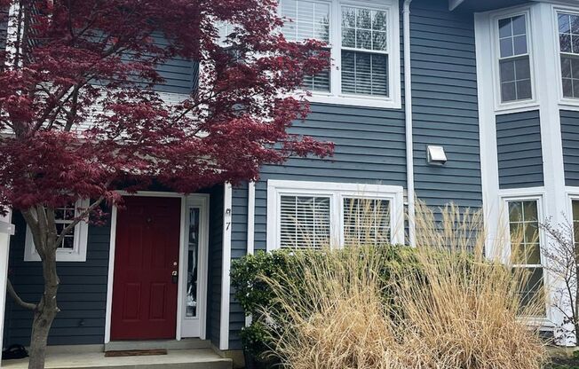 Spacious townhome with new kitchen in Mariner's Landing