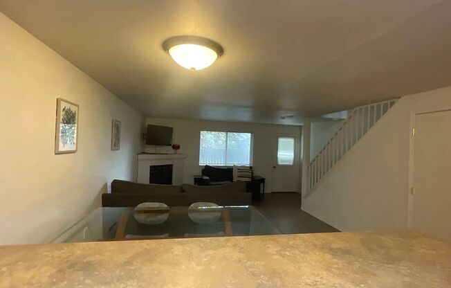 2 beds, 2.5 baths, 1,000 sqft, $2,000