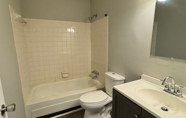 2 beds, 1 bath, $795, Unit #2