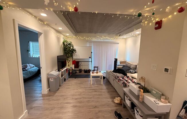 2 beds, 1 bath, 826 sqft, $2,600, Unit 410