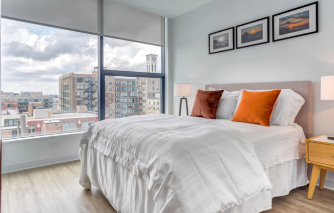 819 W VAN BUREN
