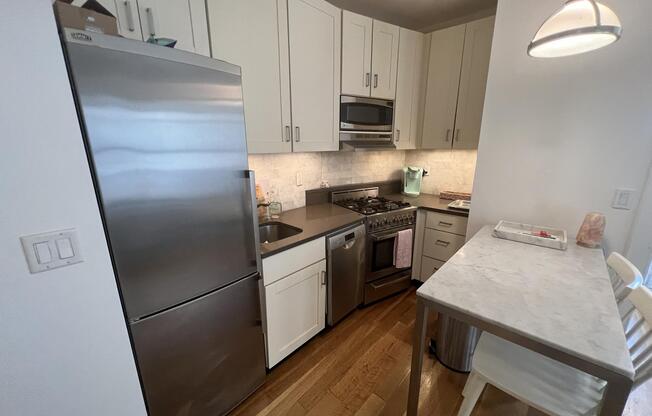 295 W 11 ST